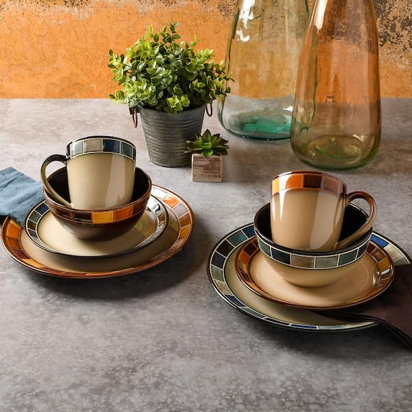 Dinnerware set